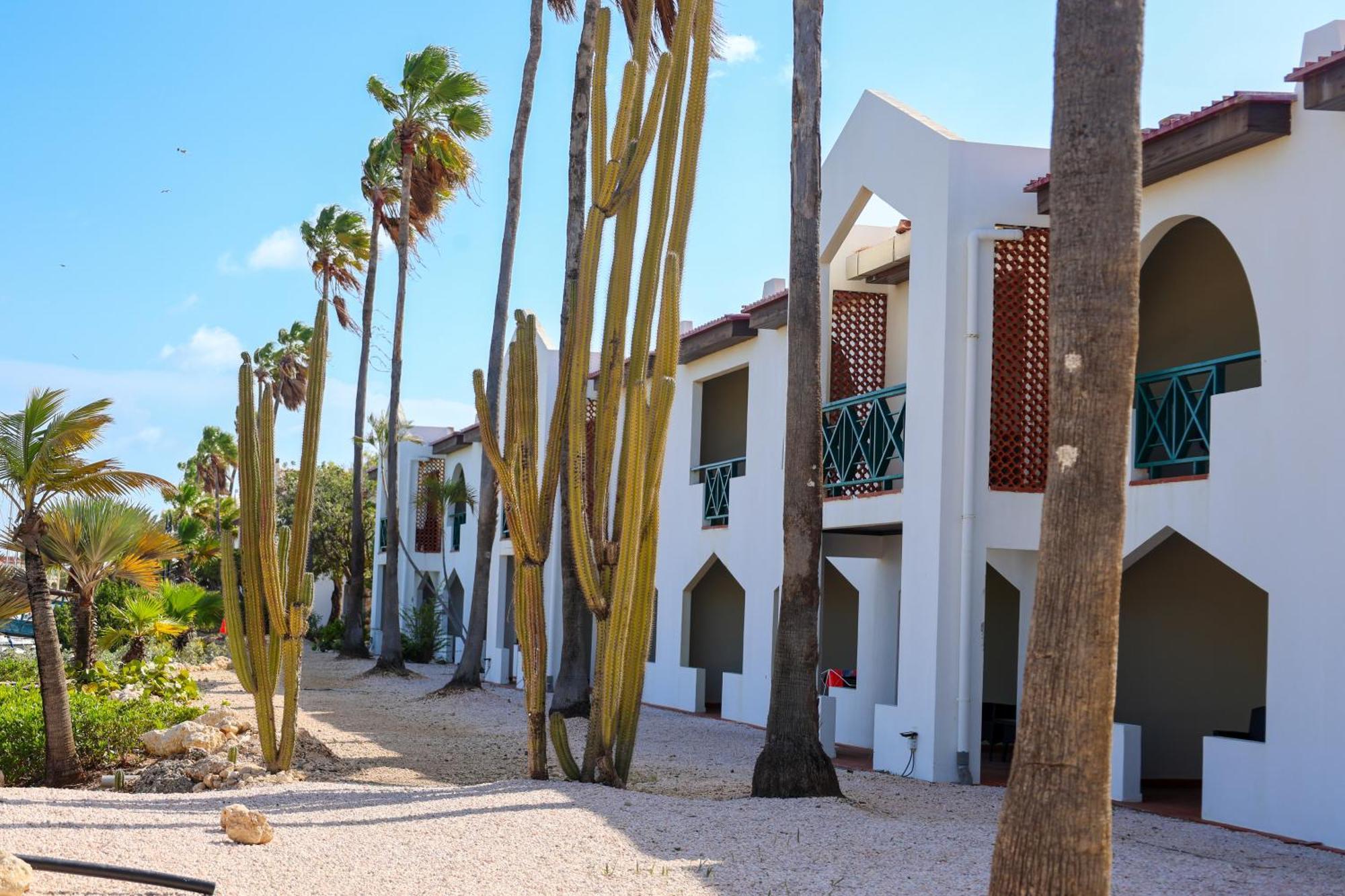 Van Der Valk Plaza Beach & Dive Resort Bonaire Кралендижк Екстериор снимка