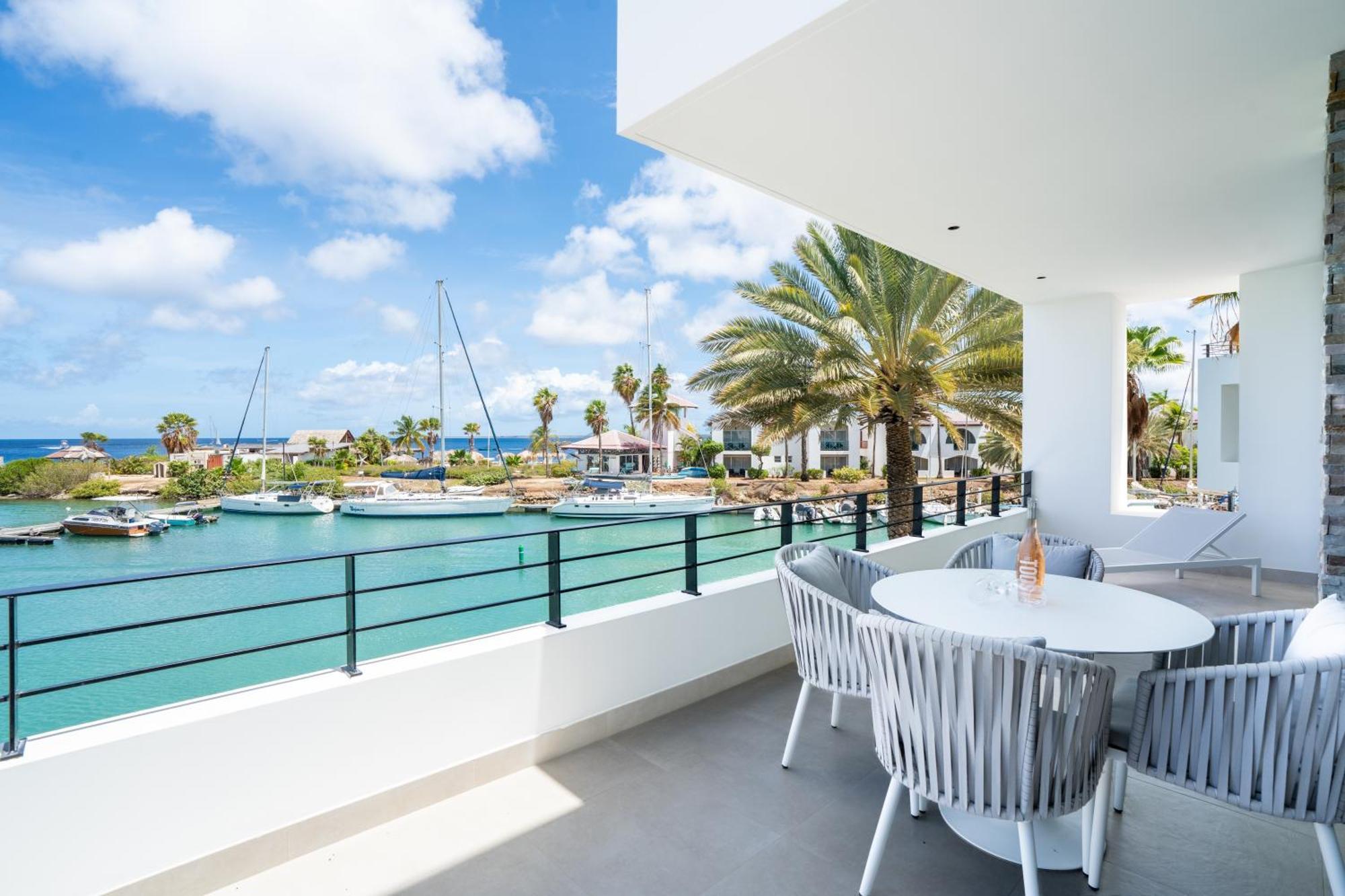 Van Der Valk Plaza Beach & Dive Resort Bonaire Кралендижк Екстериор снимка