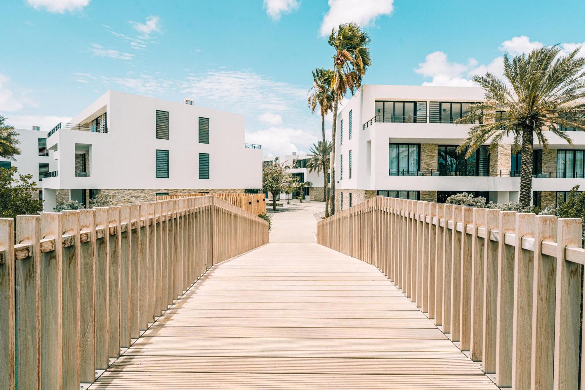 Van Der Valk Plaza Beach & Dive Resort Bonaire Кралендижк Екстериор снимка